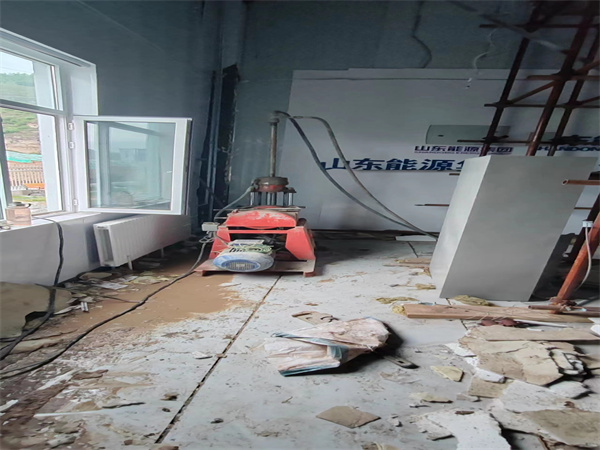 萨嘎地基基础下沉墙体裂缝加固注浆顶升施工